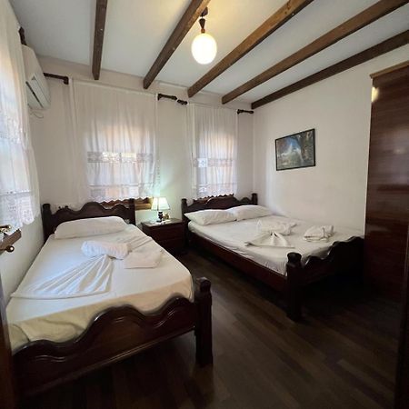 Pjetri House Hotel Berat Exterior photo