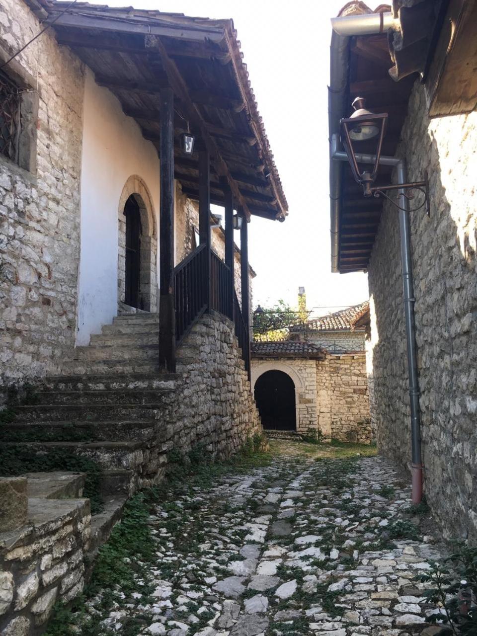 Pjetri House Hotel Berat Exterior photo